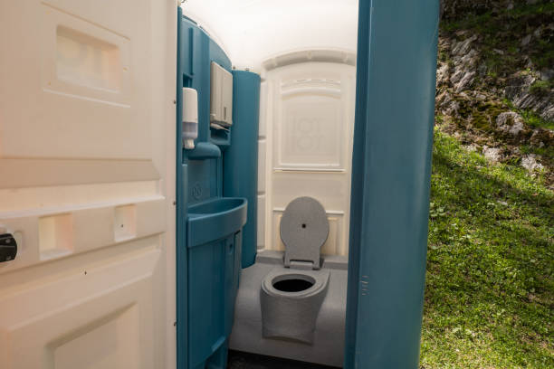 Best Porta potty delivery and setup  in Holley, FL