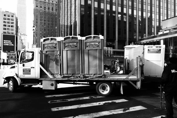 Porta potty delivery and setup in Holley, FL